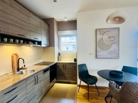 Izdavanje, jednosoban stan, 52m², City Kvart, Podgorica - image 10