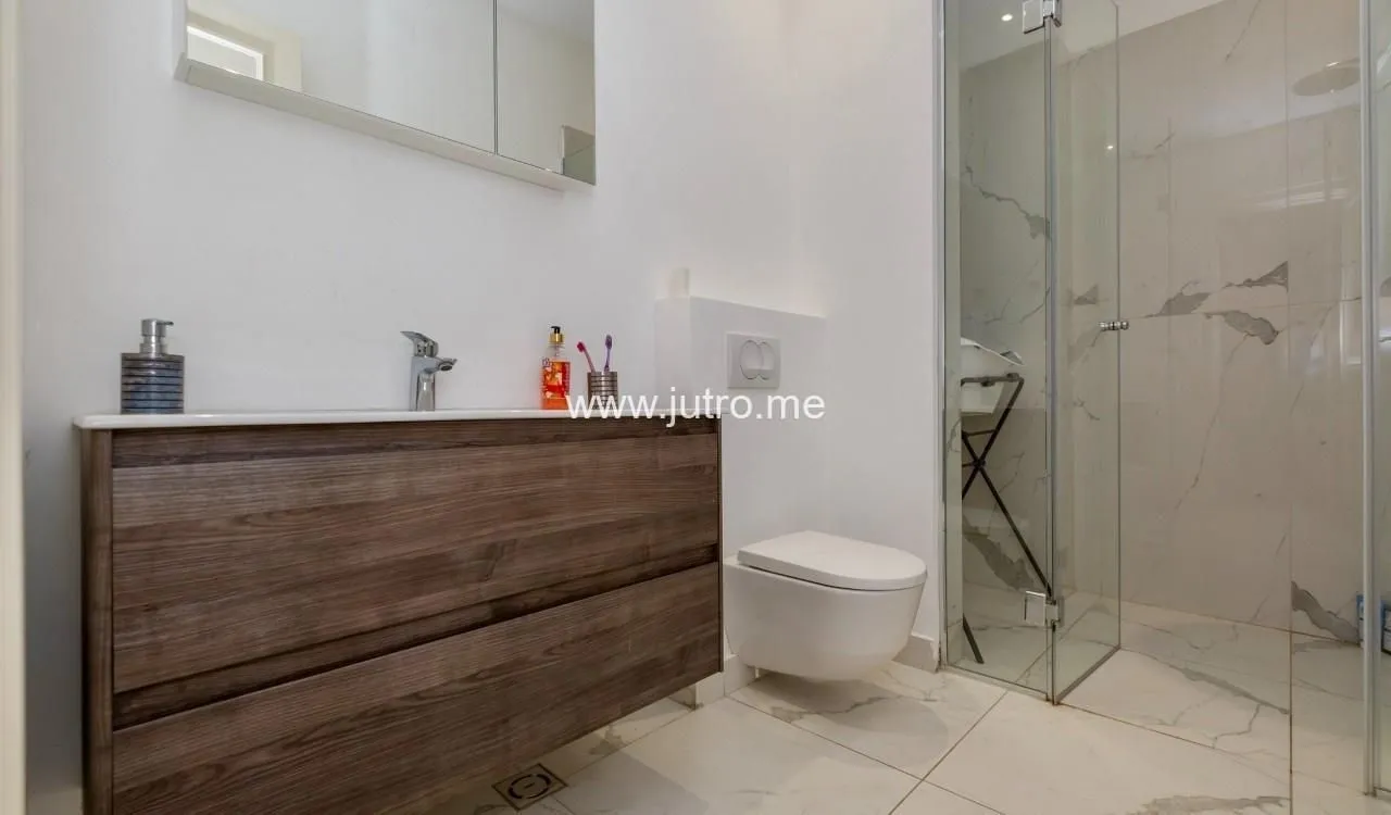 Prodaja, dvosoban stan, 103m², Centar, Tivat