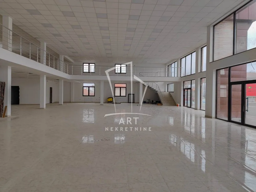 Rent, office space, 1200m², Mladenovac (mesto), Mladenovac