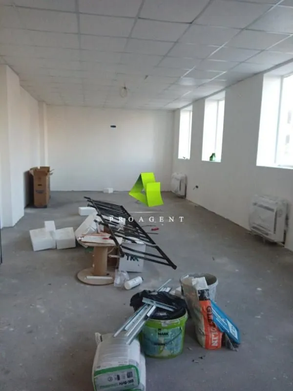 Rent, office space, 326m², Medijana, Niš