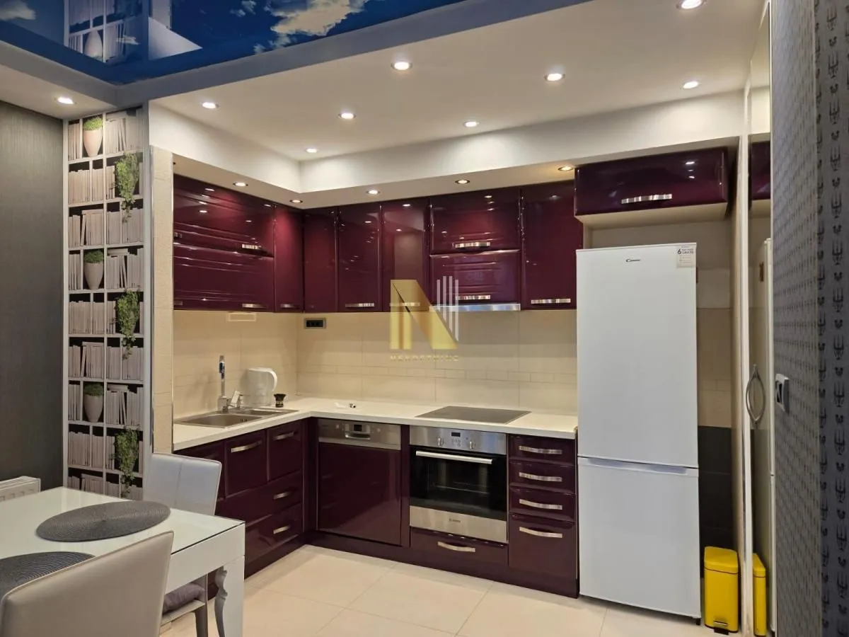 Izdavanje, trosoban stan, 86m², Centar, Novi Sad