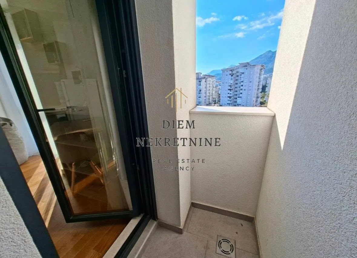 Rent, studio apartment, 33m², Centar, Bar