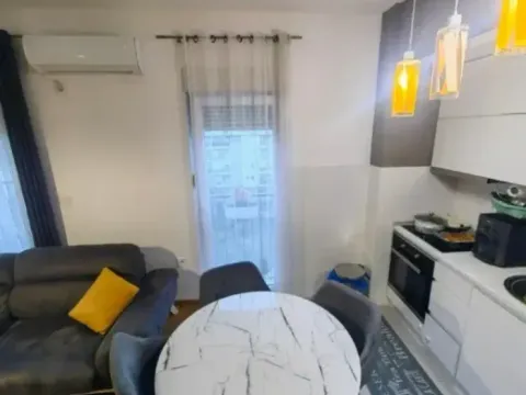 Prodaja, jednosoban stan, 49m², Stari Aerodrom, Podgorica - image 3