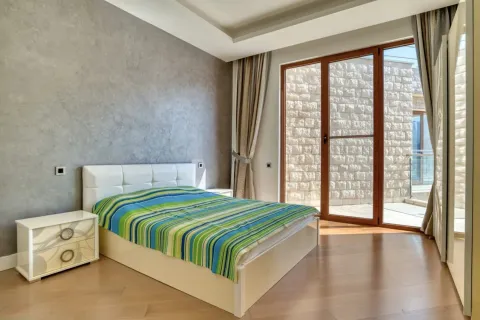 Sale, four bedroom apartment, 199m², Bečići, Budva - image 13