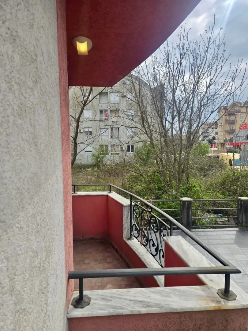 Izdavanje, dvosoban stan, 64m², Vezirov Most, Podgorica