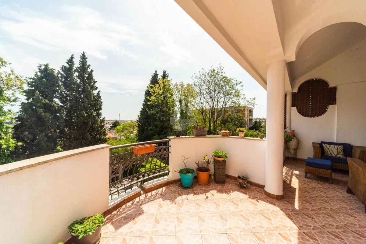 Rent, house, 280m², Gorica C, Podgorica