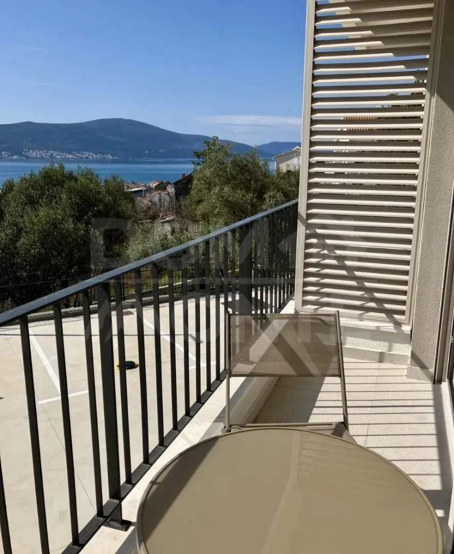 Izdavanje, jednosoban stan, 38m², Tivat, Crna Gora