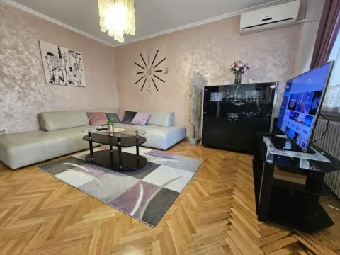 Izdavanje, trosoban stan, 80m², Slavija, Vračar Sve Podlokacije - image 8