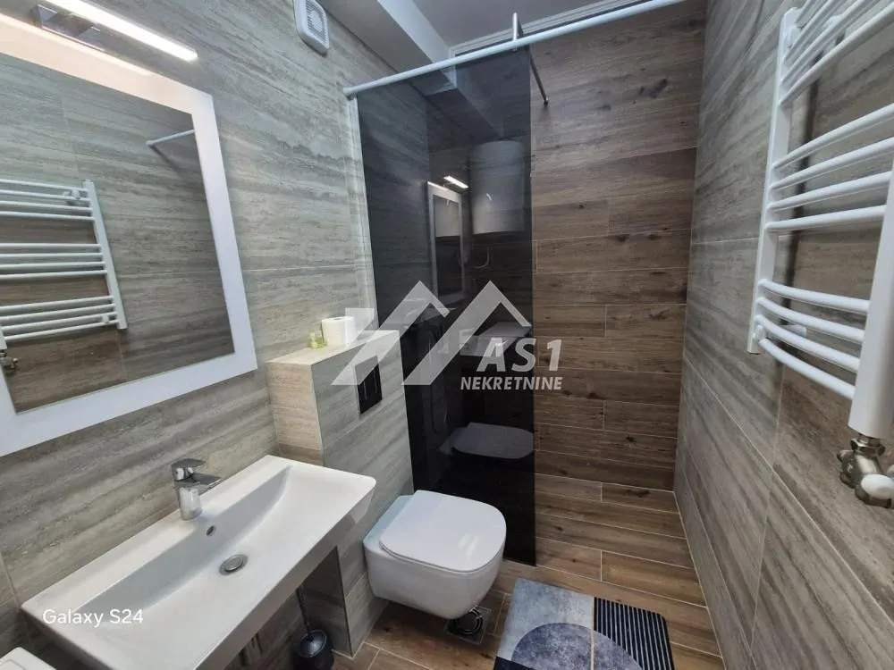 Izdavanje, jednosoban stan, 43m², Bulevar Oslobodjenja, Novi Sad Sve Podlokacije