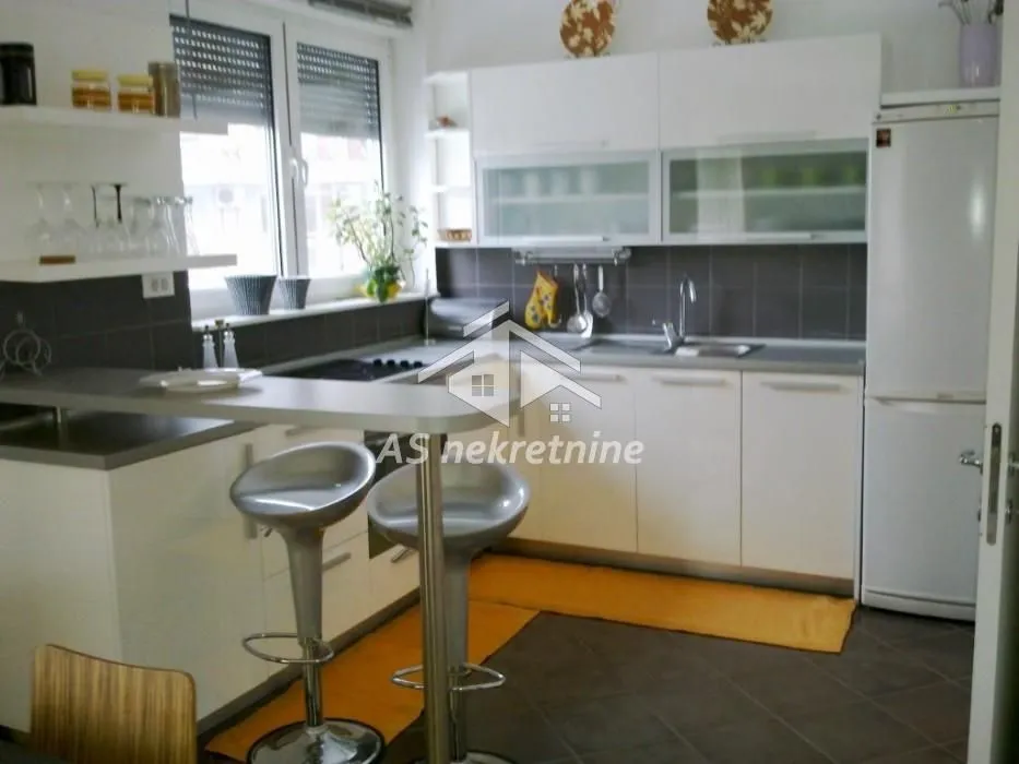Izdavanje, dvosoban stan, 70m², Novi Beograd Sve Podlokacije, Beograd