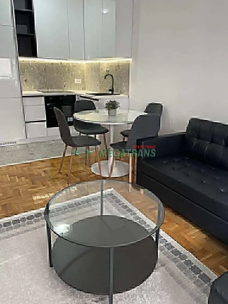 Izdavanje, dvosoban stan, 38m², Bulevar Evrope, Novi Sad Sve Podlokacije