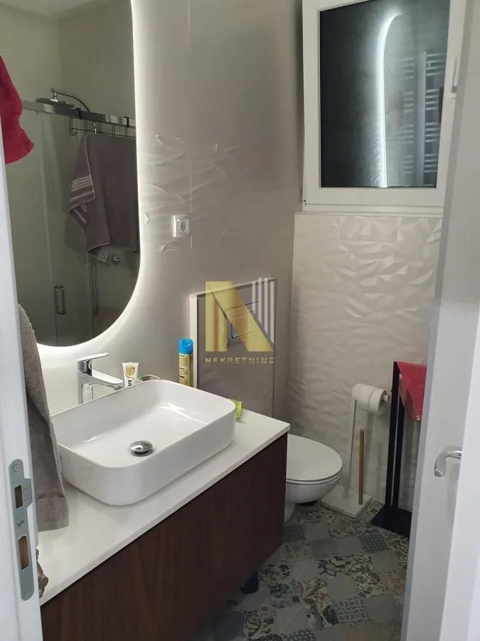 Prodaja, četvorosoban stan, 150m², Banatić, Novi Sad Sve Podlokacije