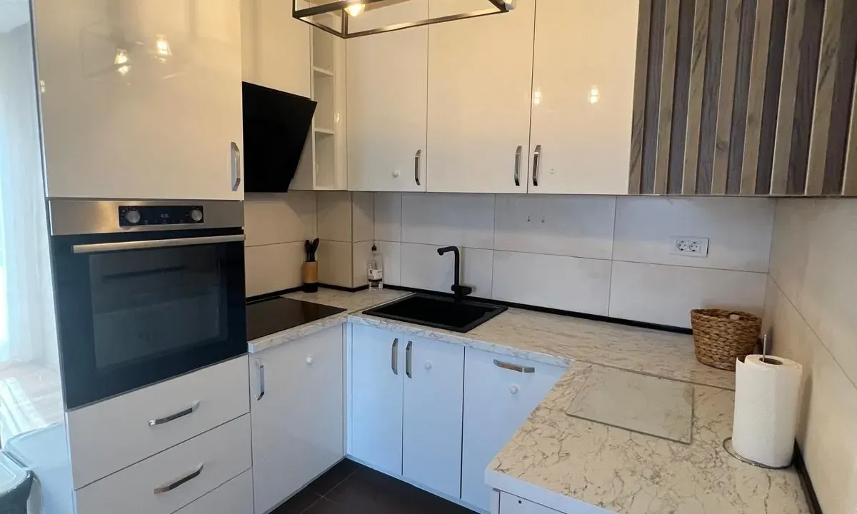 Izdavanje, trosoban stan, 100m², Stari Aerodrom, Podgorica