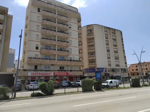 Izdavanje, dvosoban stan, 55m², Centar, Budva - image 1