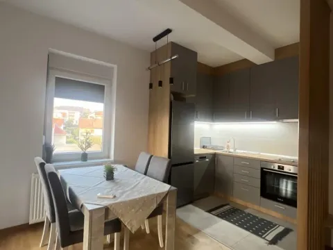 Izdavanje, trosoban stan, 50m², Kaludjerica, Grocka - image 2