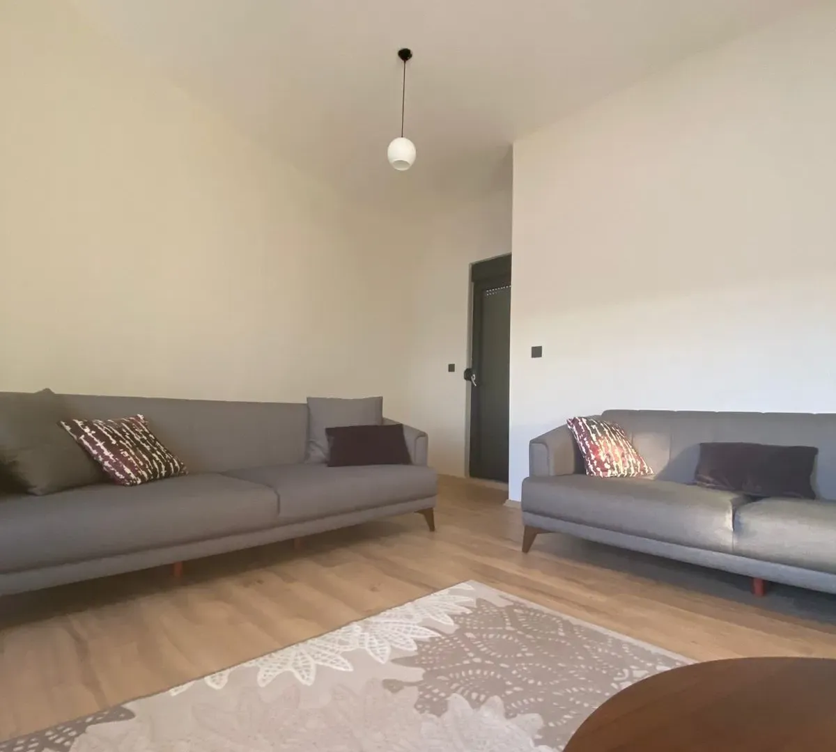 Izdavanje, trosoban stan, 130m², Herceg Novi, Crna Gora