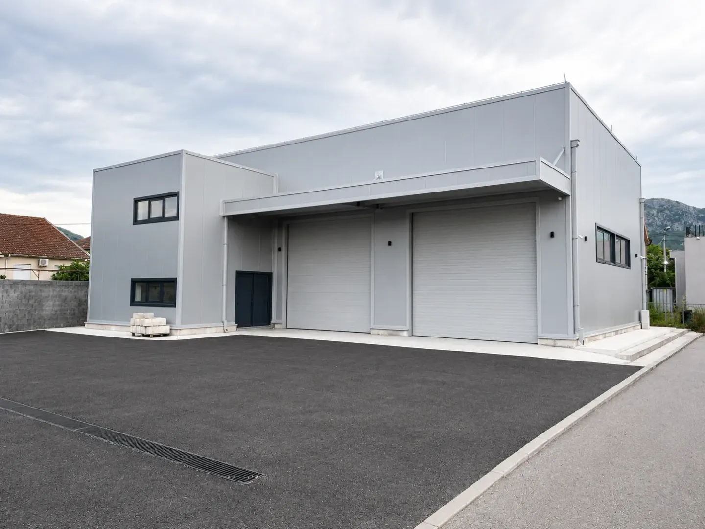 Rent, office space, 300m², Zagorič, Podgorica