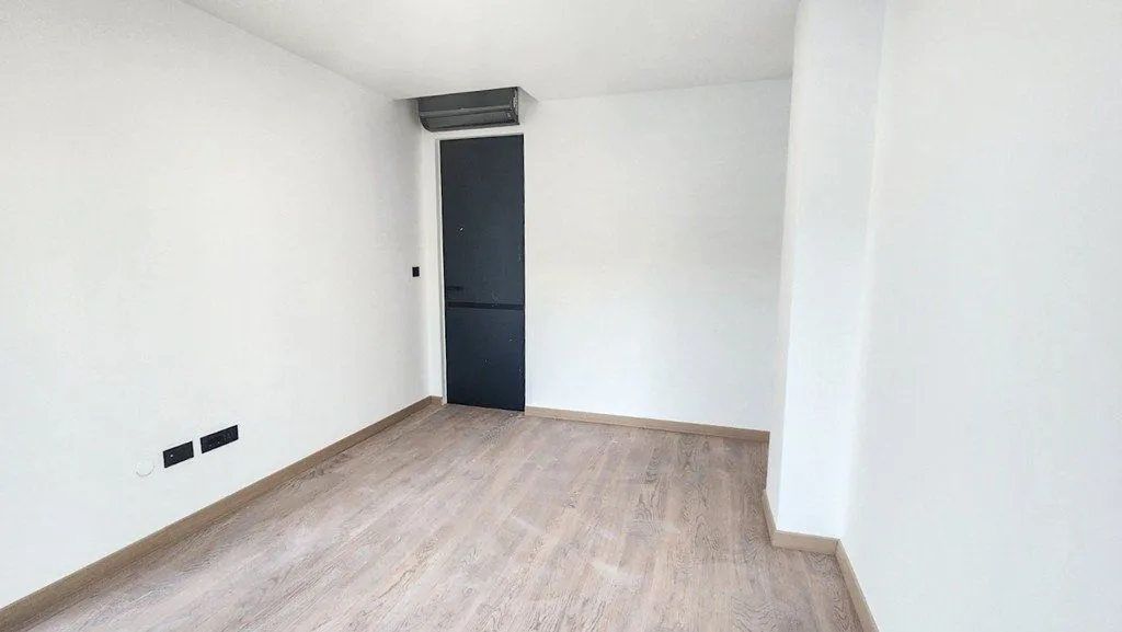 Izdavanje, trosoban stan, 111m², Vezirov Most, Podgorica
