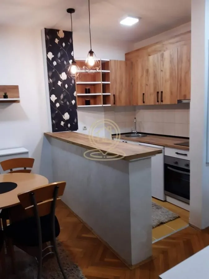 Izdavanje, jednosoban stan, 39m², Bulevar Oslobodjenja, Novi Sad Sve Podlokacije