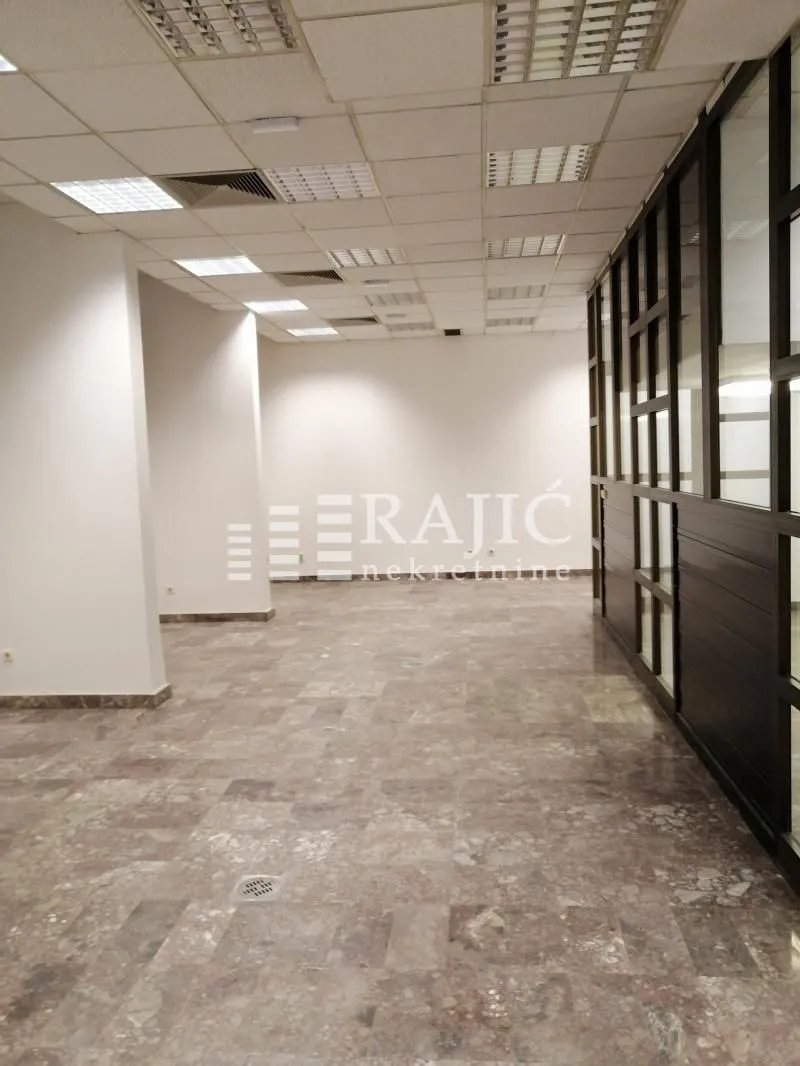 Rent, office space, 350m², Savski Trg, Beograd