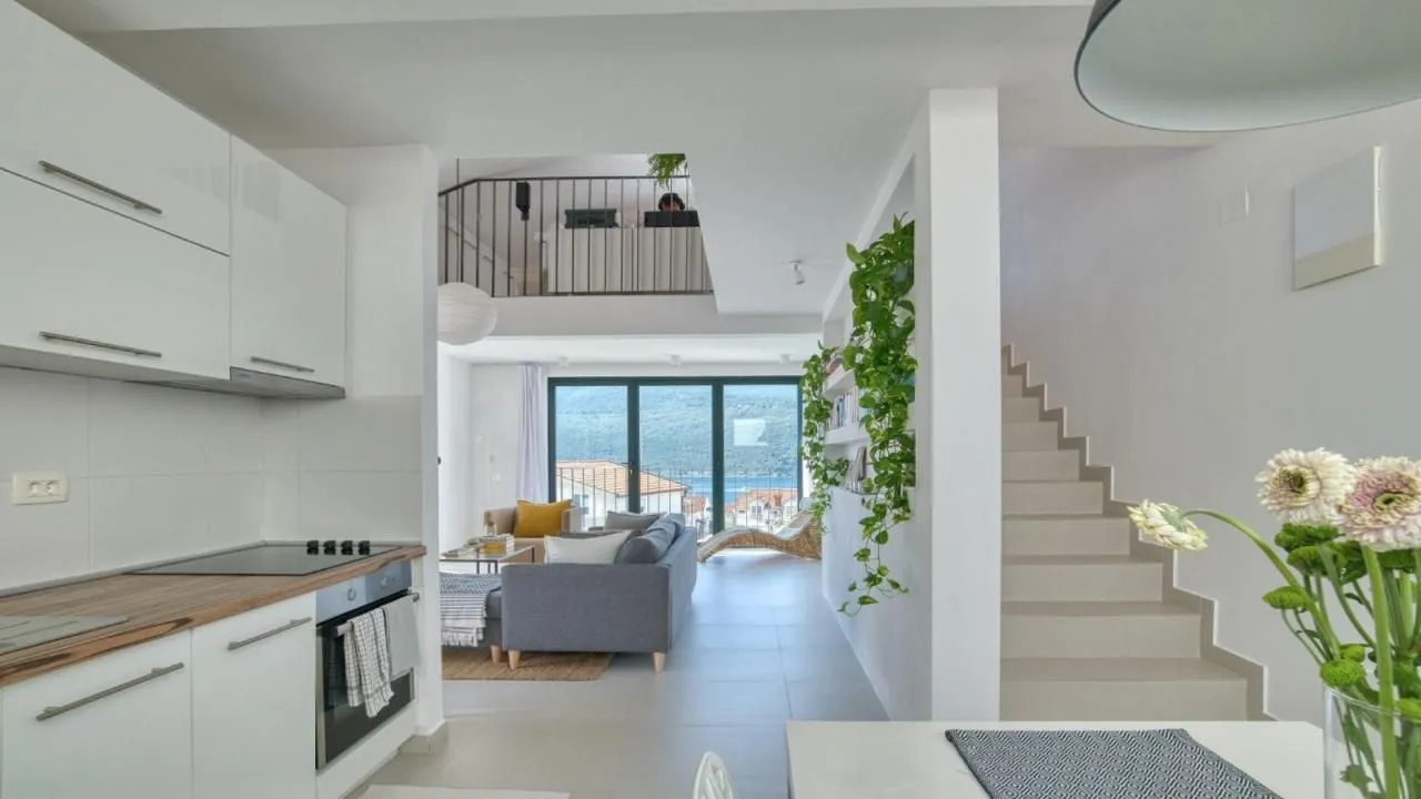 Prodaja, četvorosoban stan, 110m², Đenovići, Herceg Novi