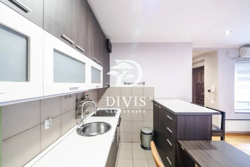 Prodaja, trosoban stan, 68m², Sarajevska, Beograd