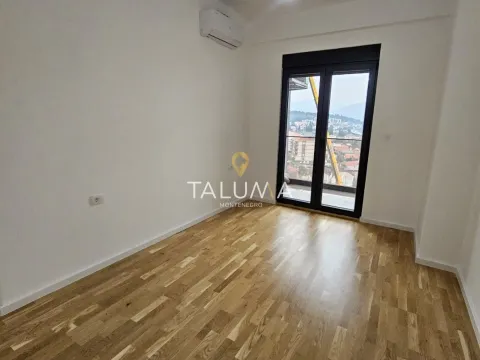 Izdavanje, stan, 269m², Stari Aerodrom, Podgorica - image 6