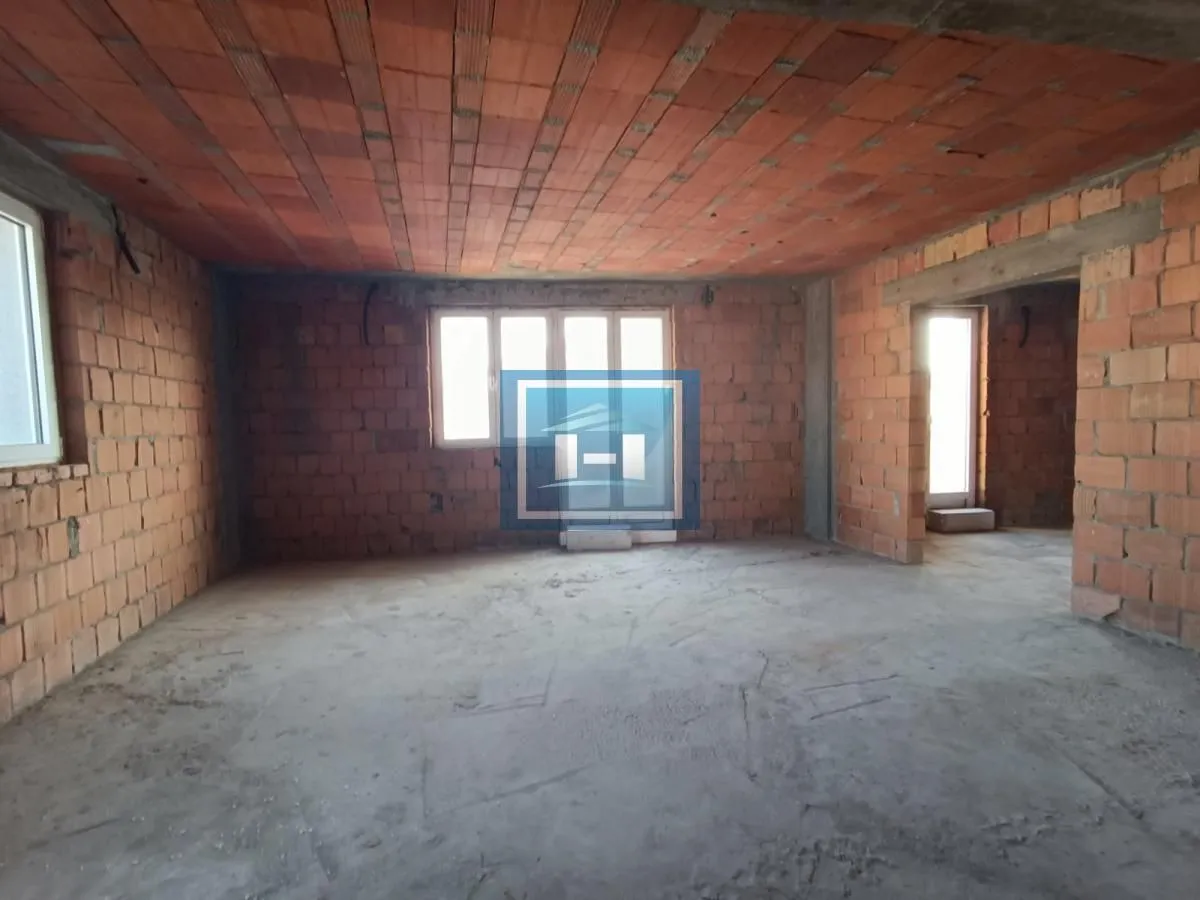 Prodaja, četvorosoban stan, 146m², Centar, Jagodina