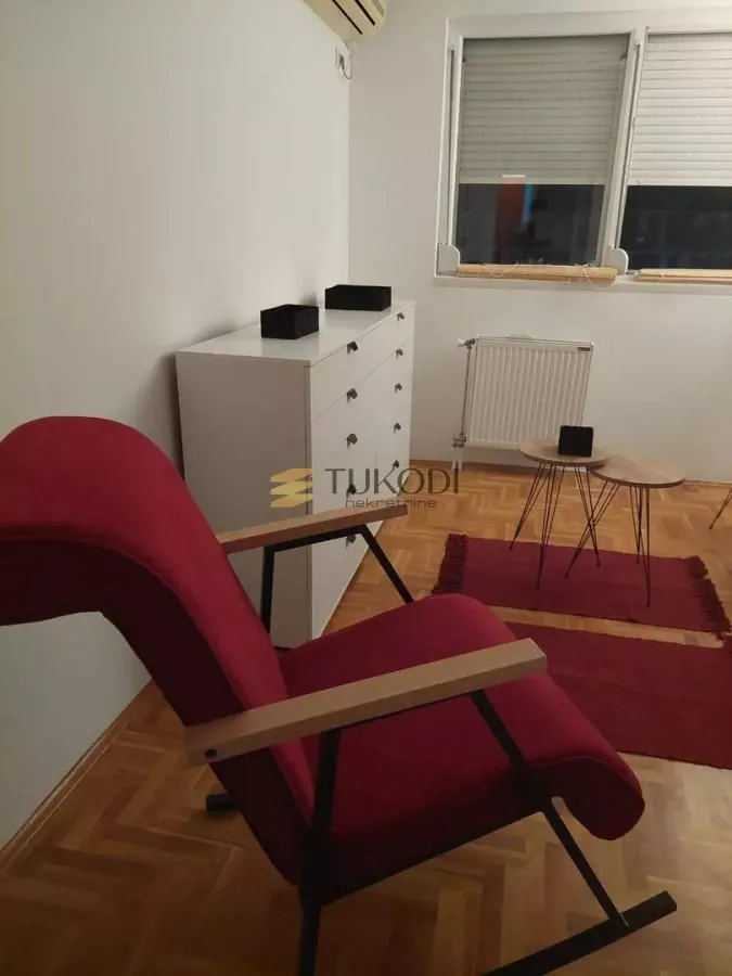 Izdavanje, garsonjera, 21m², Bulevar Evrope, Novi Sad Sve Podlokacije