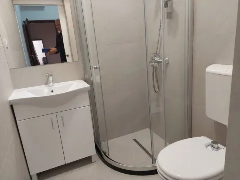 Izdavanje, poslovni prostor, 70m², Centar, Podgorica - image 4