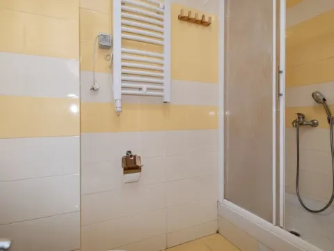 Izdavanje, dvosoban stan, 68m², Tuški Put, Podgorica - image 10