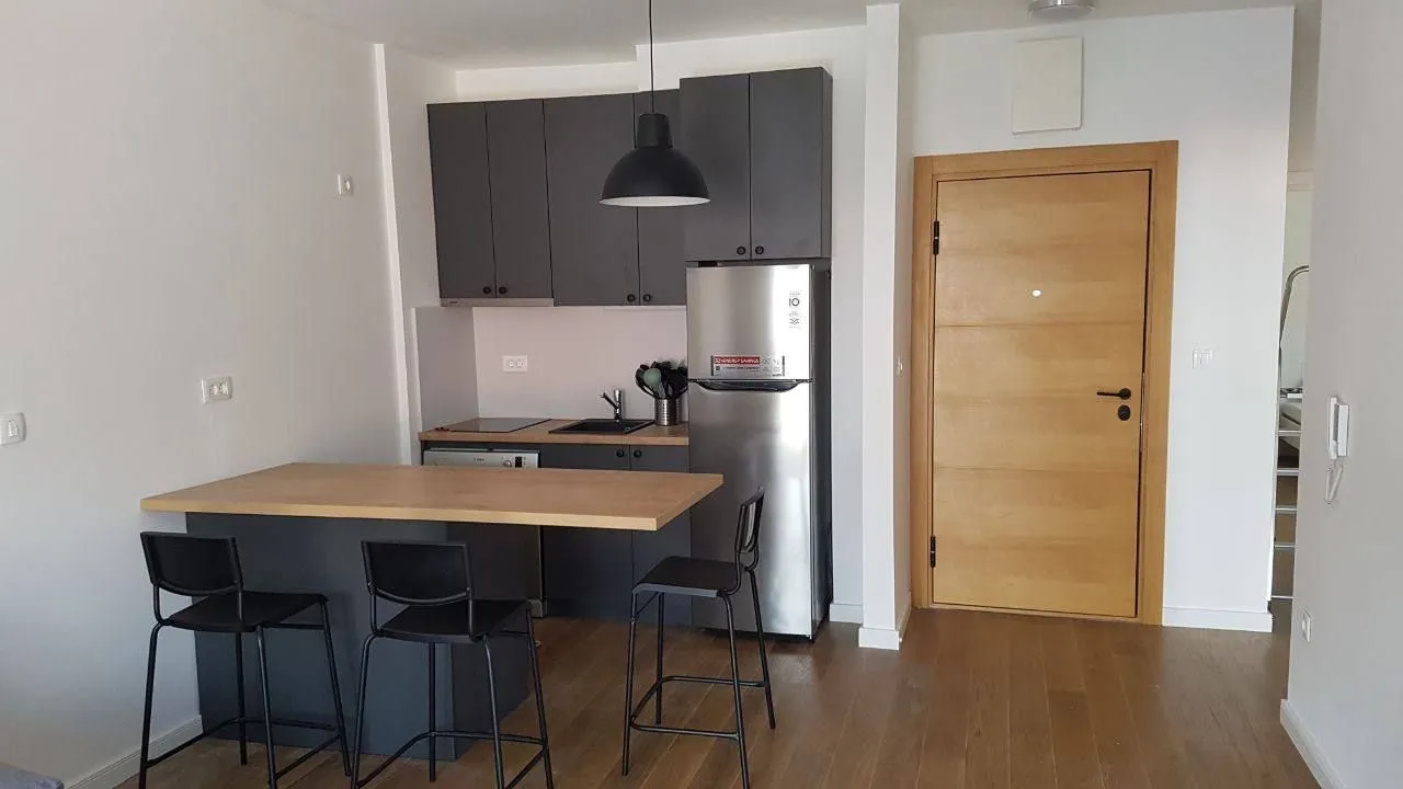Izdavanje, dvosoban stan, 65m², Budva okolina, Budva