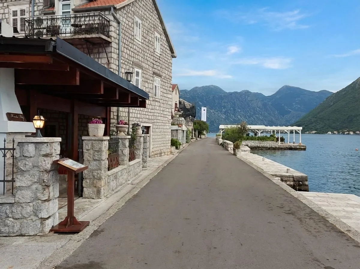 Izdavanje, poslovni prostor, 230m², Perast, Kotor