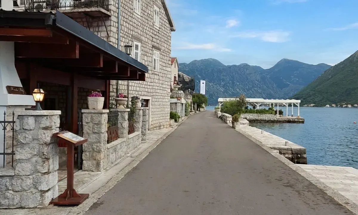 Izdavanje, poslovni prostor, 230m², Perast, Kotor