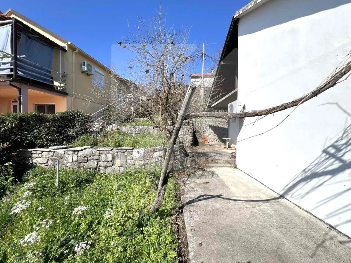 Prodaja, kuća, 159m², Malo Brdo, Podgorica