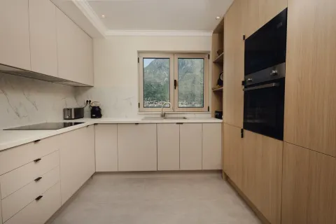 Sale, house, 400m², Stoliv, Kotor - image 16
