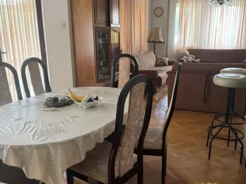 Izdavanje, kuća, 340m², Zemun Sve Podlokacije, Beograd - image 20