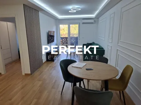 Dnevna soba sa trpezarijom i izlazom na terasu. - image 2