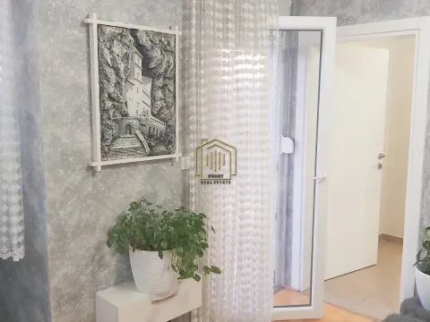 Izdavanje, dvosoban stan, 57m², Stari Aerodrom, Podgorica - image 2