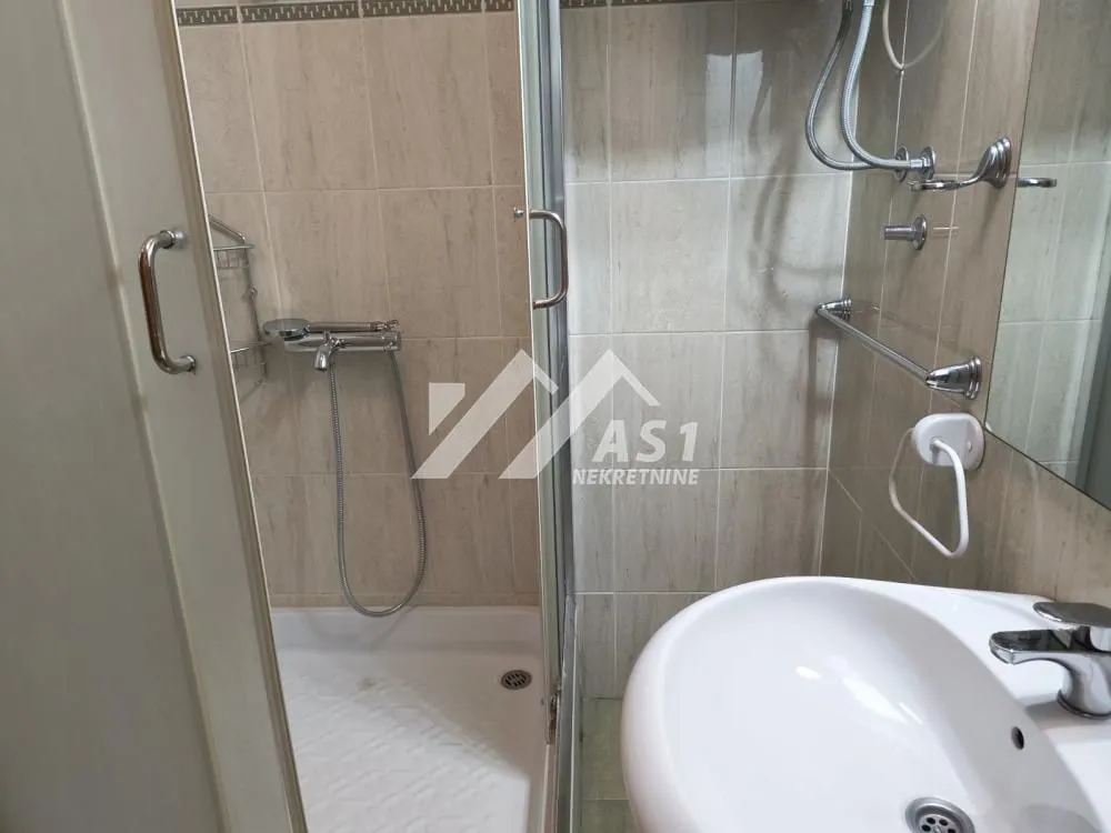 Izdavanje, dvosoban stan, 47m², Bulevar Oslobodjenja, Novi Sad Sve Podlokacije