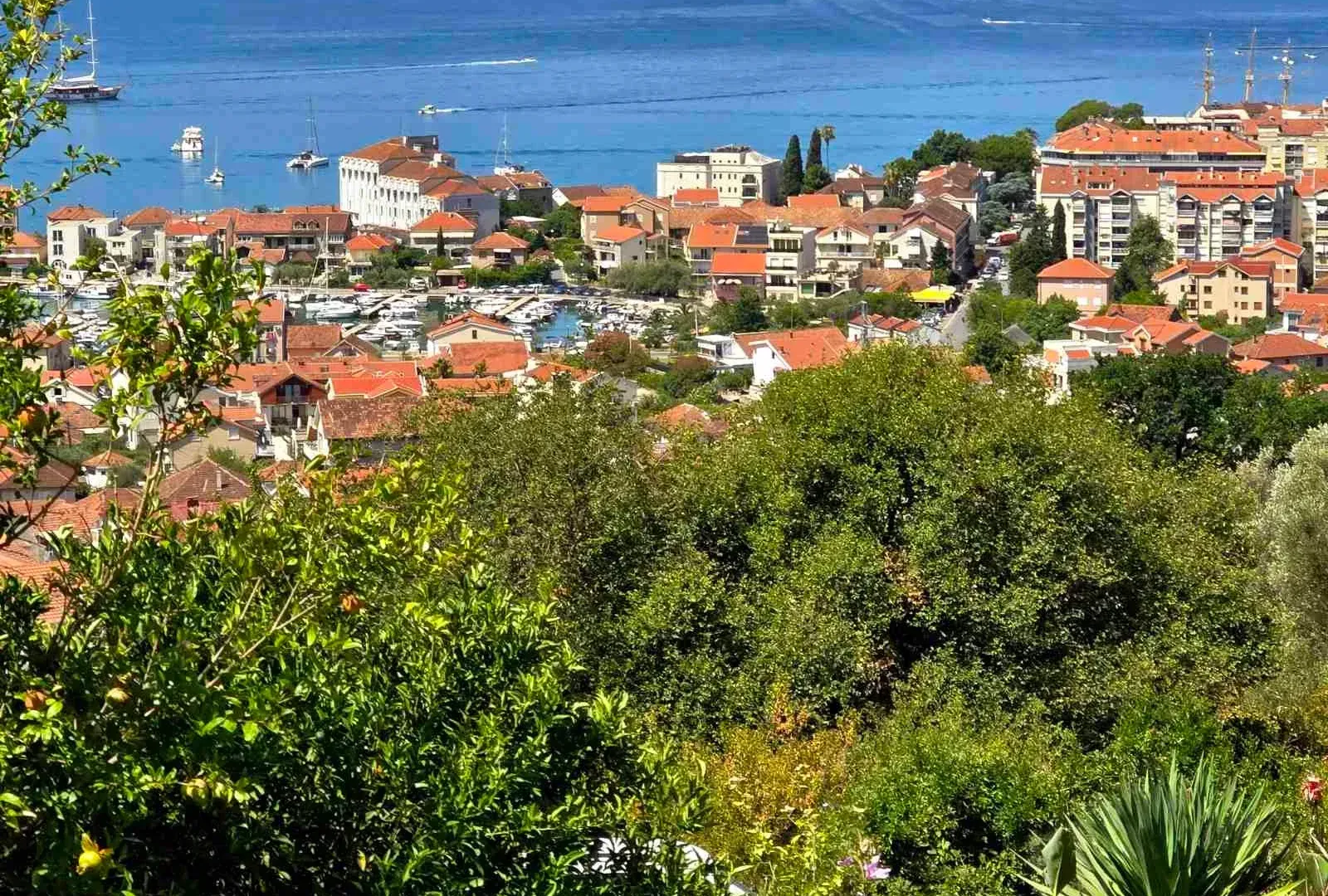 Rent, apartment, 60m², Tivat, Crna Gora