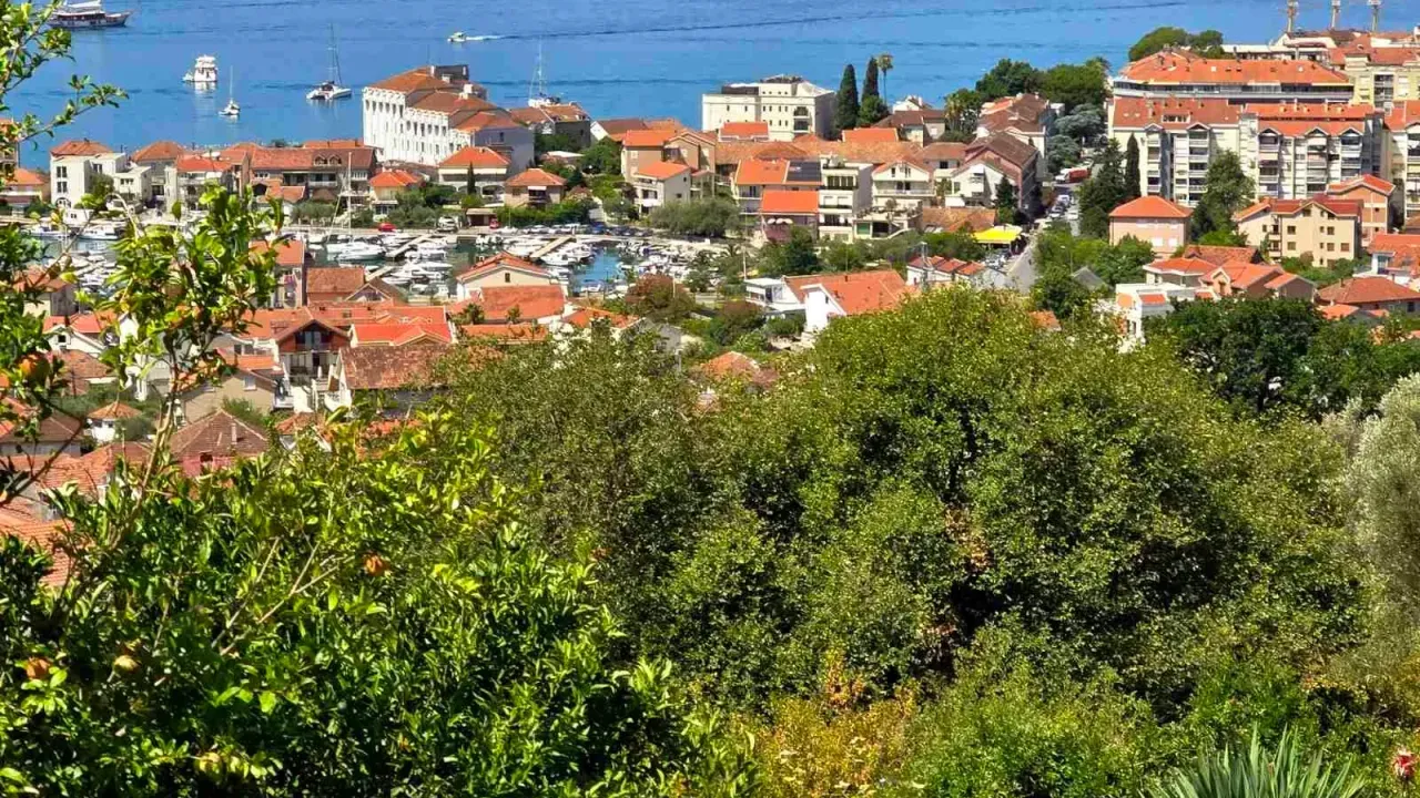 Rent, apartment, 60m², Tivat, Crna Gora