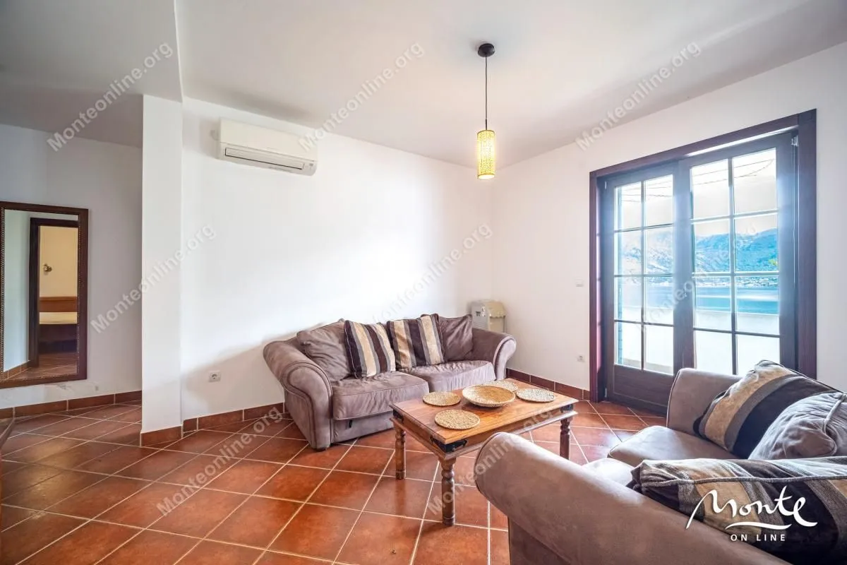 Prodaja, dvosoban stan, 94m², Kostanjica, Kotor
