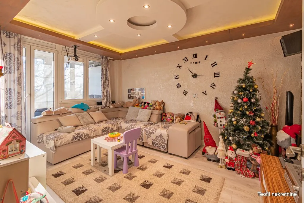 Prodaja, trosoban stan, 74m², Zemun Save Kovačevića, Zemun Sve Podlokacije