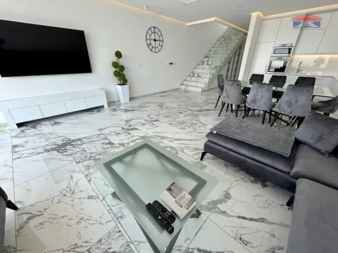Izdavanje,  kuća, 180m2, Sremska Kamenica, Petrovaradin, Novi Sad