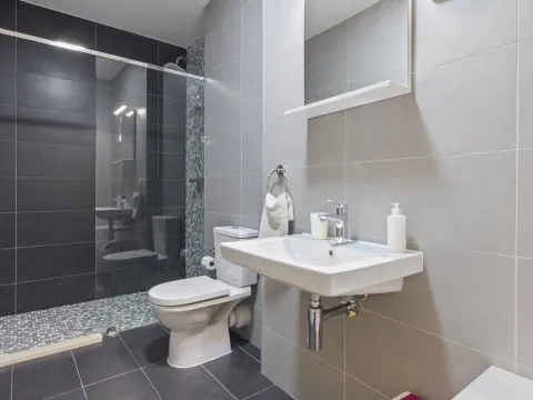 Sale, three bedroom apartment, 97m², Morinj, Kotor - image 12