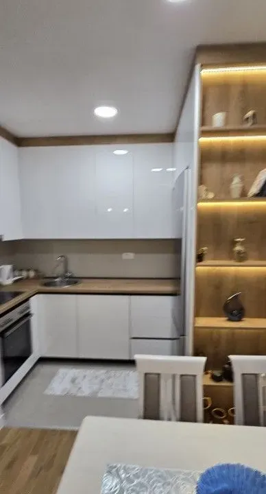 Izdavanje, jednosoban stan, 45m², Pobrežje, Podgorica