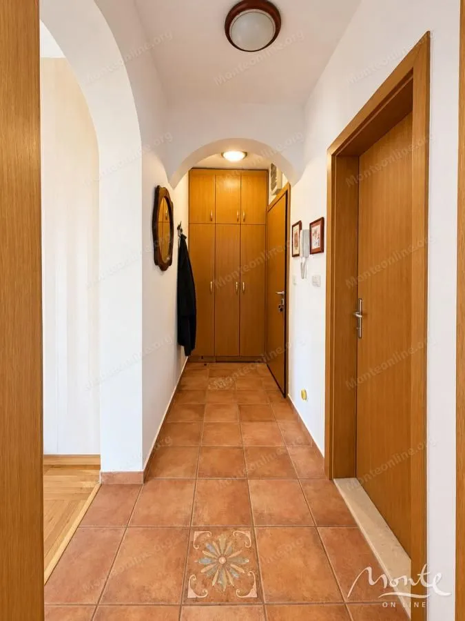Prodaja, jednosoban stan, 46m², Stari Aerodrom, Podgorica