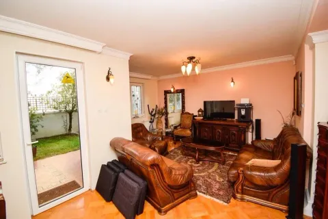 Rent, two bedroom apartment, 100m², Gorica C, Podgorica - image 8