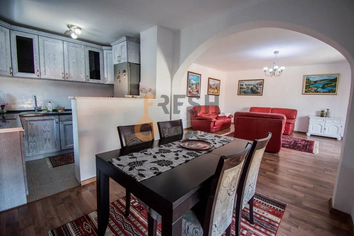 Prodaja, kuća, 450m², Stari Aerodrom, Podgorica